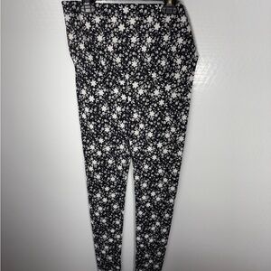 Hybrid & Company Maternity Black and White Floral Leggings 338